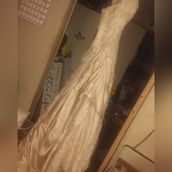 Maggie Sottero - Haute Couture Elegant Wedding Gown. - Picture 11 of 14